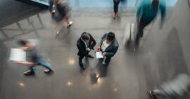 使用人工智能重塑专业服务：2025年及未来展望